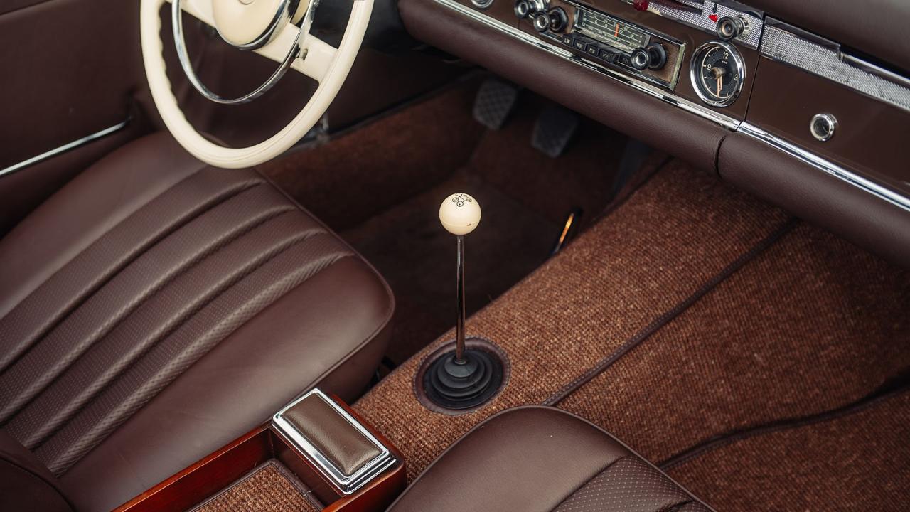1965 Mercedes - Benz 230 SL Pagoda