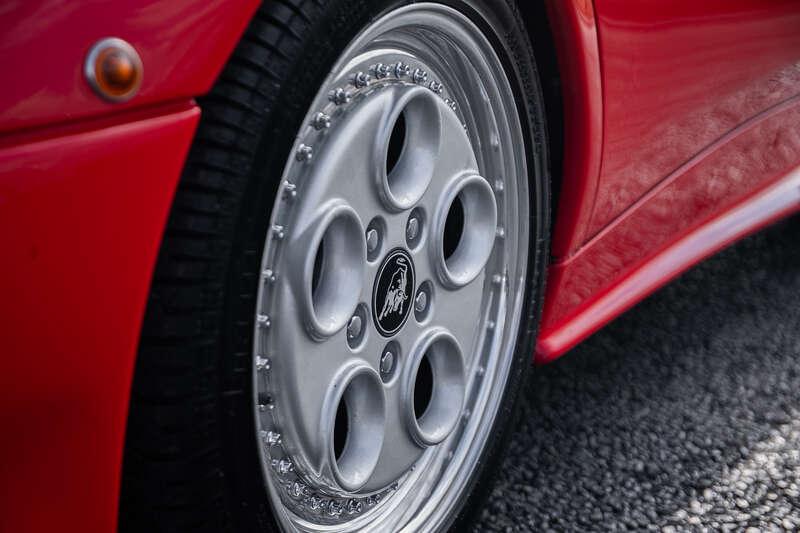 1991 Lamborghini DIABLO 5.7-LITRE 2WD SERIES 1