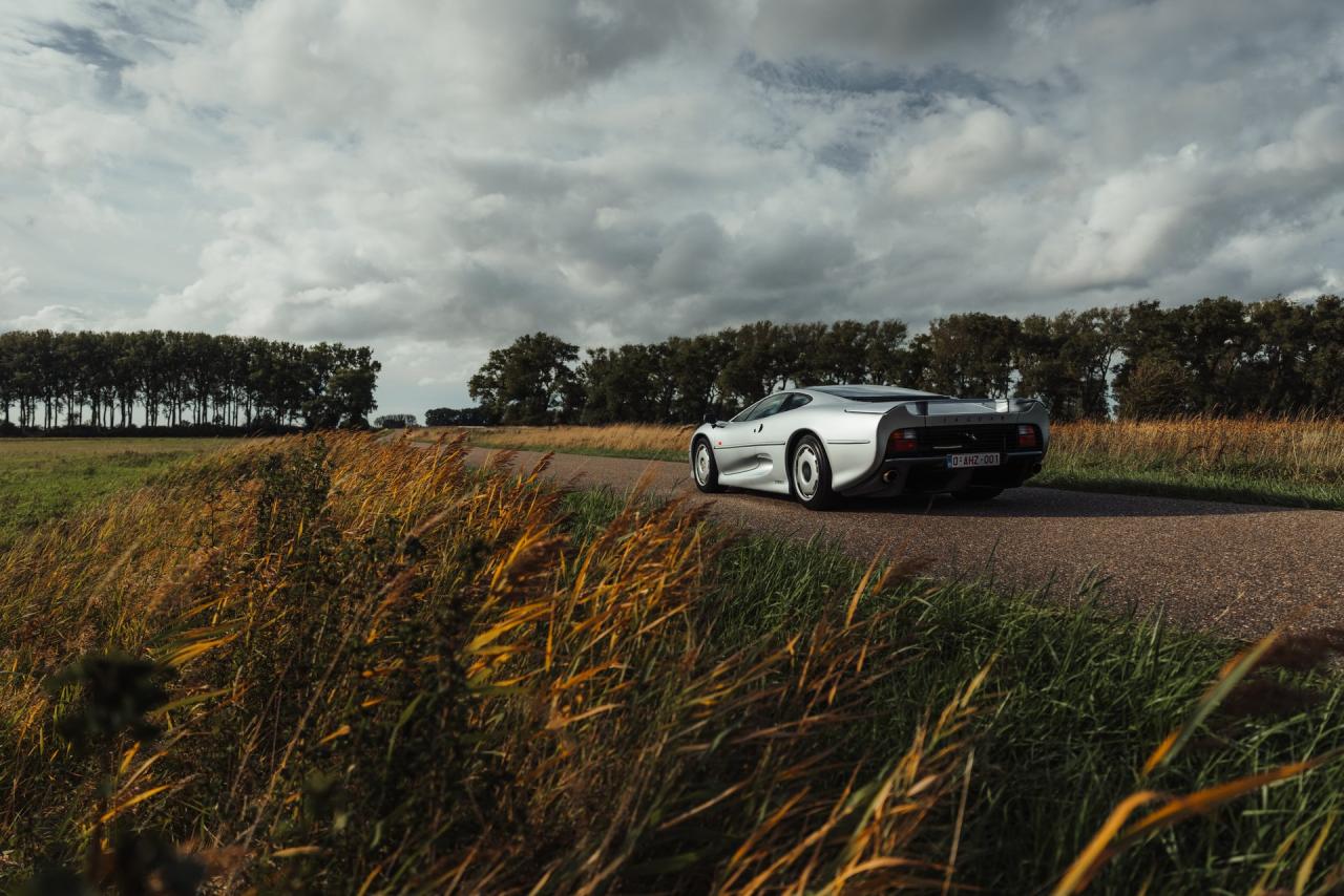 1992 Jaguar XJ220