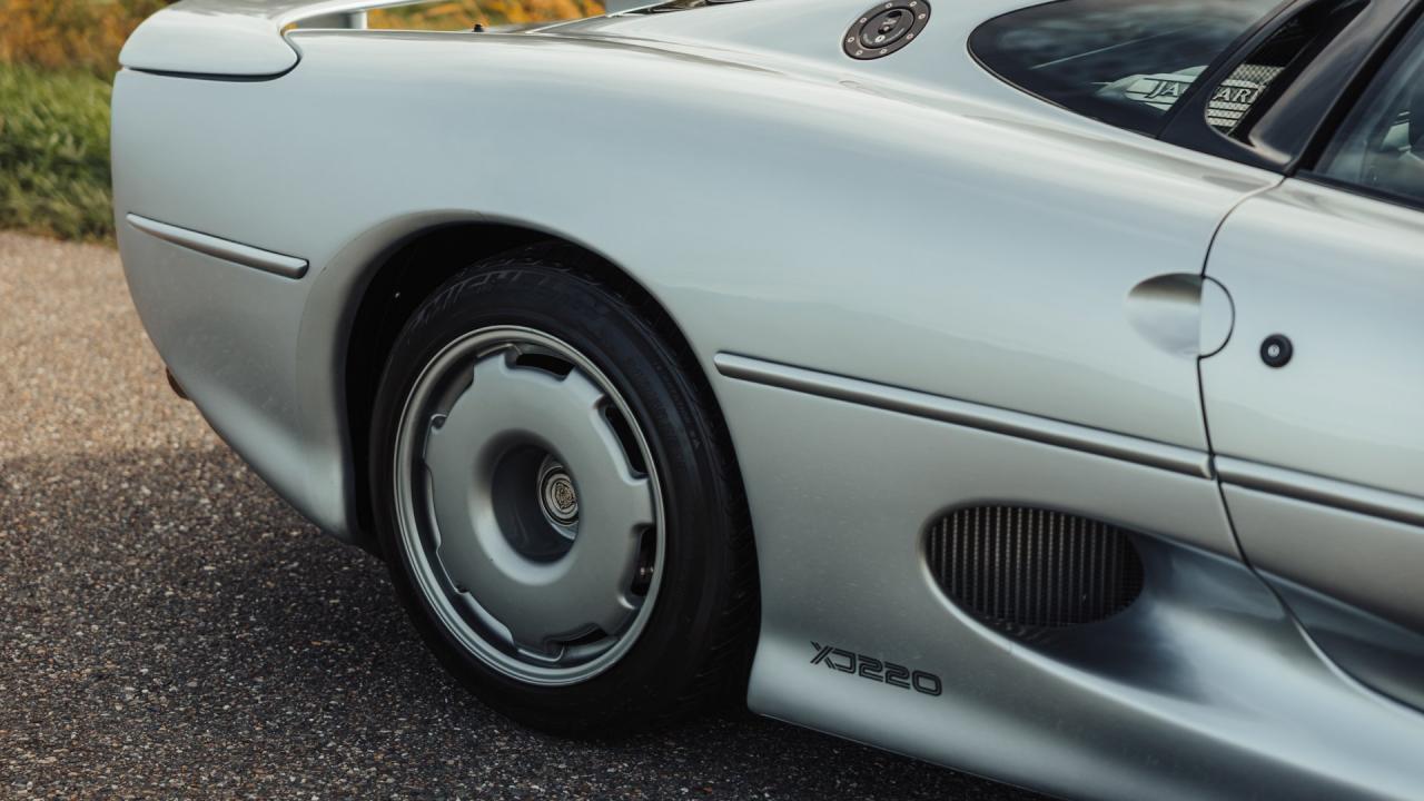 1992 Jaguar XJ220