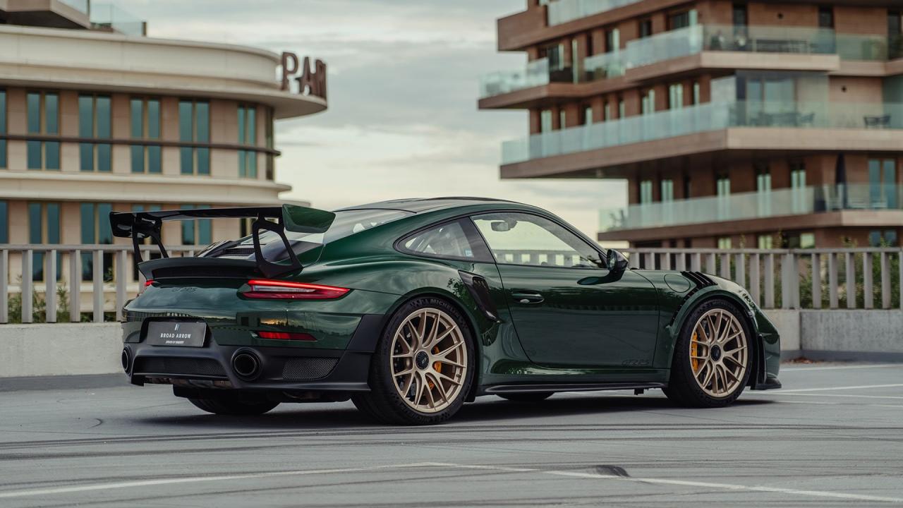 2018 Porsche 911 GT2 RS Weissach Package Clubsport