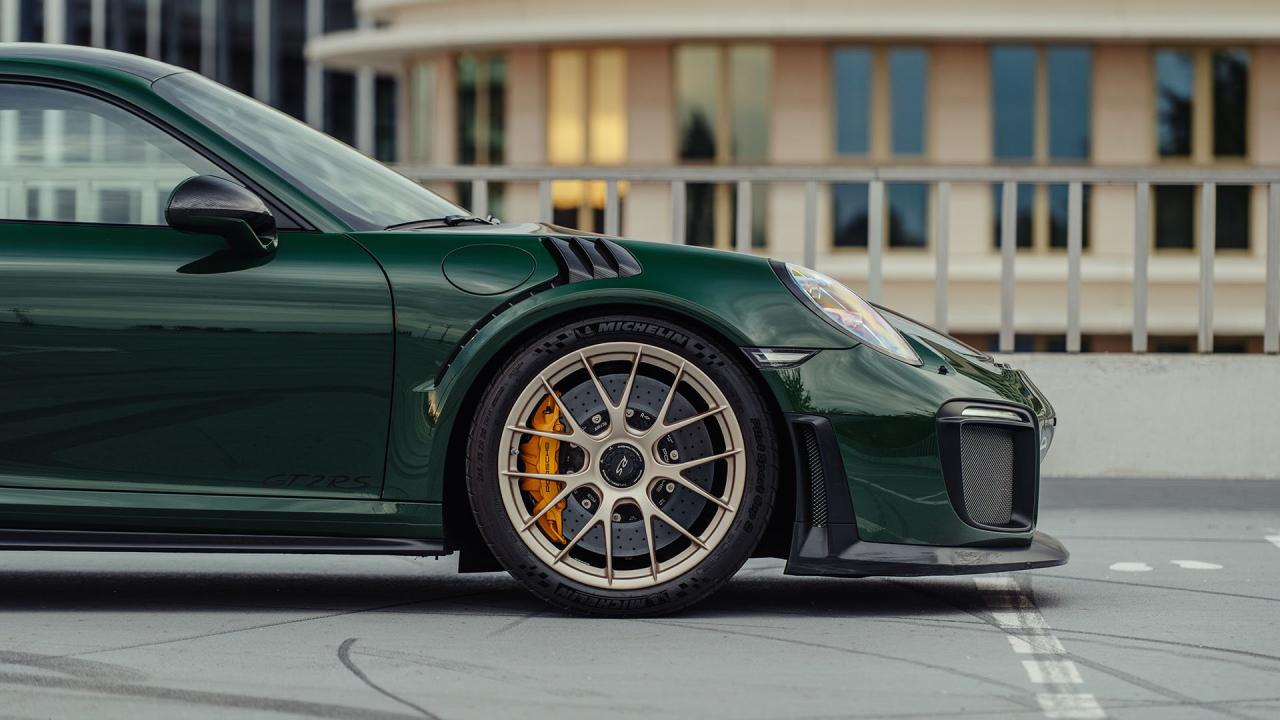 2018 Porsche 911 GT2 RS Weissach Package Clubsport