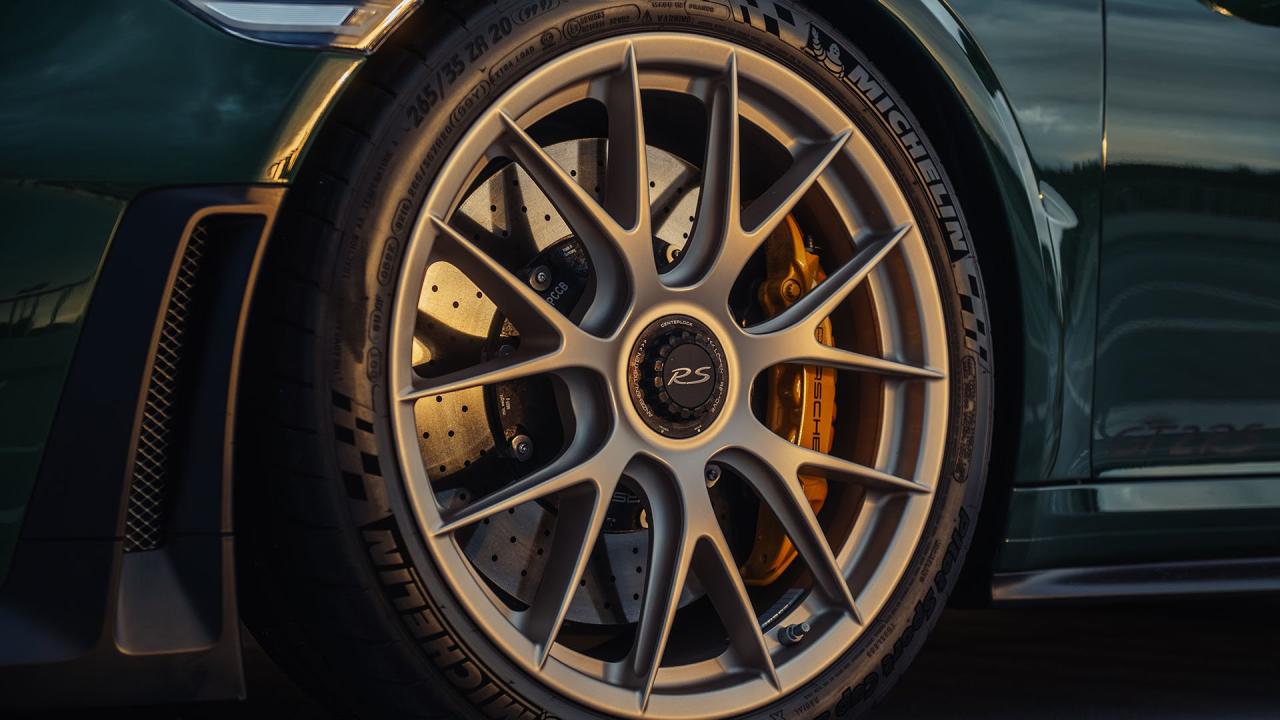 2018 Porsche 911 GT2 RS Weissach Package Clubsport