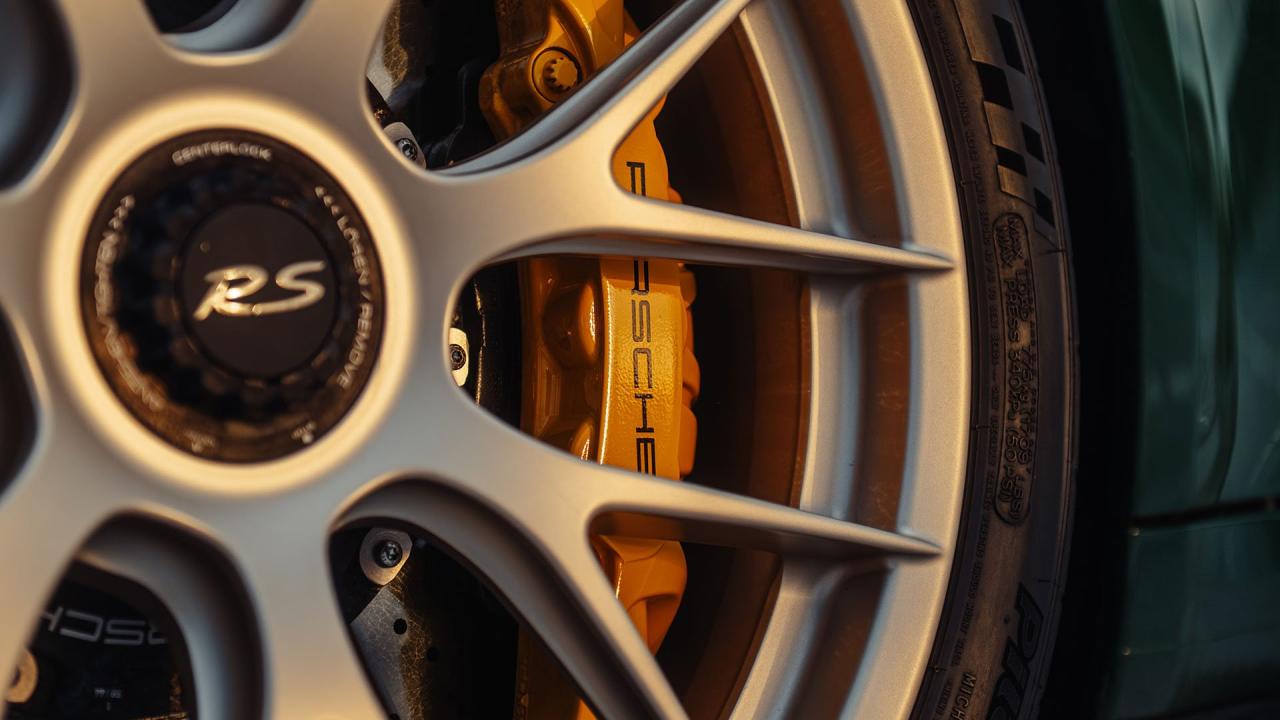 2018 Porsche 911 GT2 RS Weissach Package Clubsport