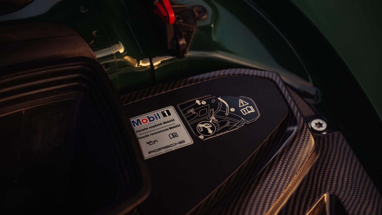 2018 Porsche 911 GT2 RS Weissach Package Clubsport