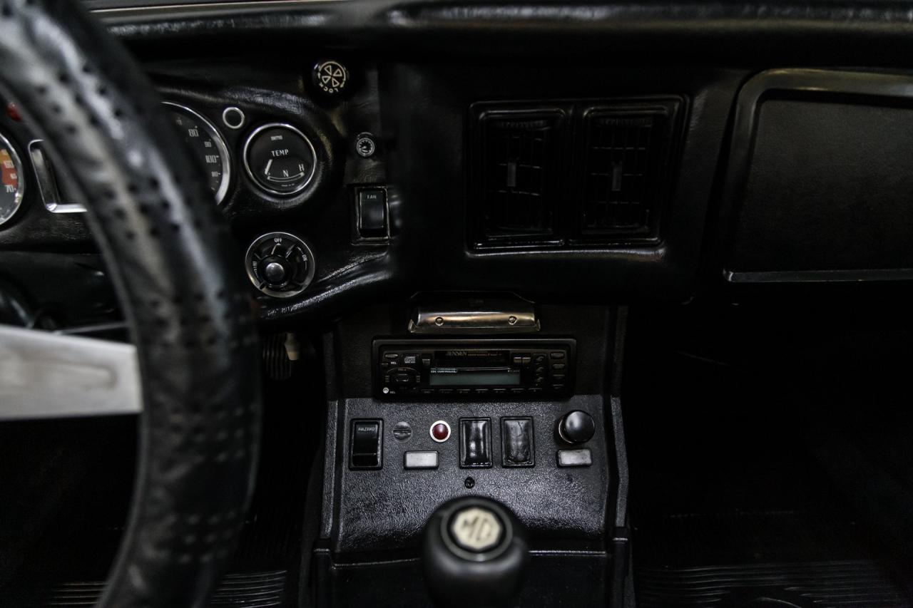 1976 MG B Roadster