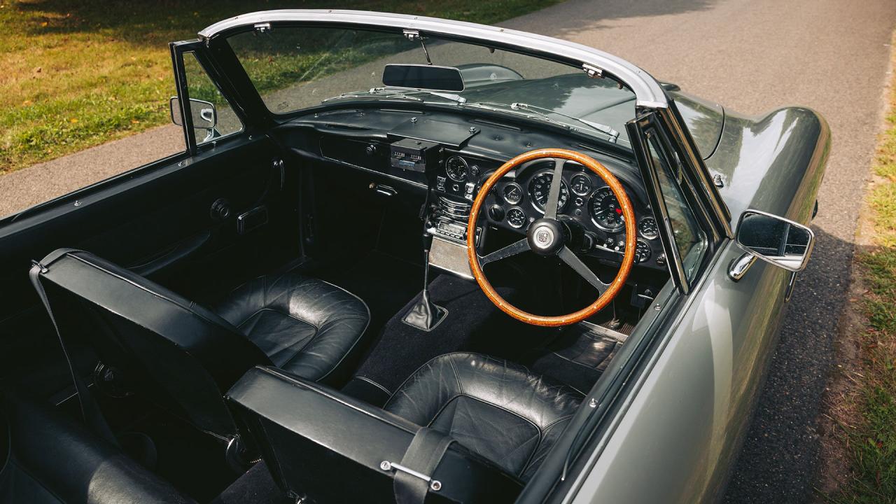 1967 Aston Martin DB6 Volante