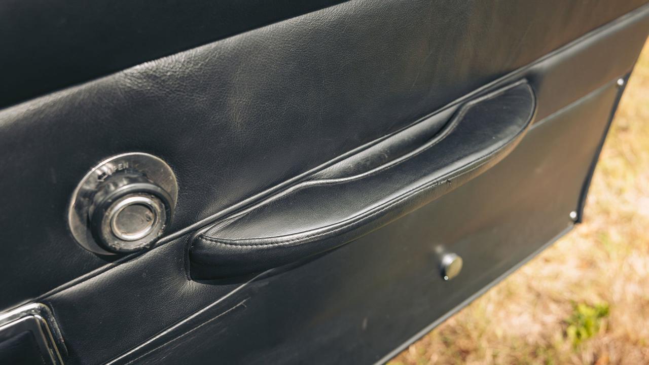 1967 Aston Martin DB6 Volante