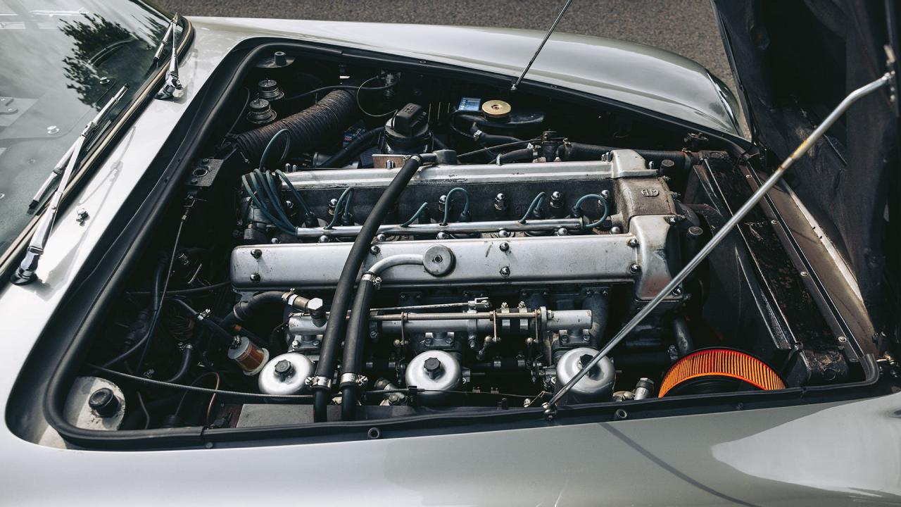 1967 Aston Martin DB6 Volante