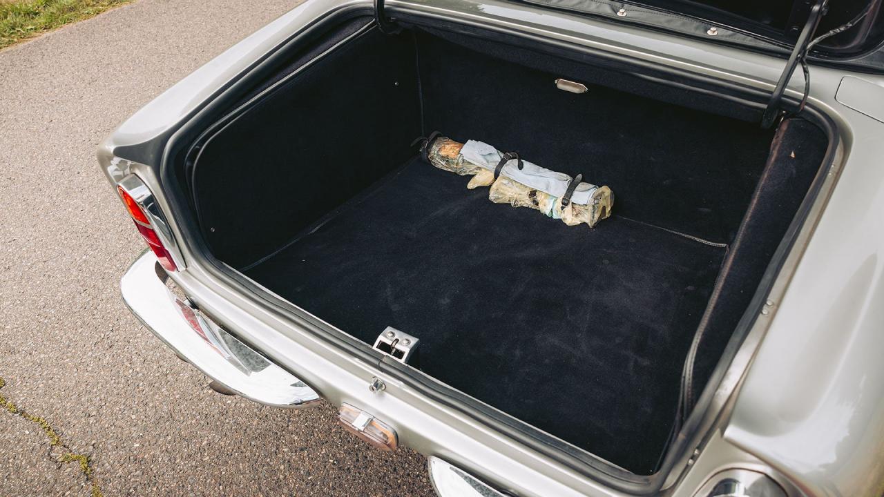 1967 Aston Martin DB6 Volante