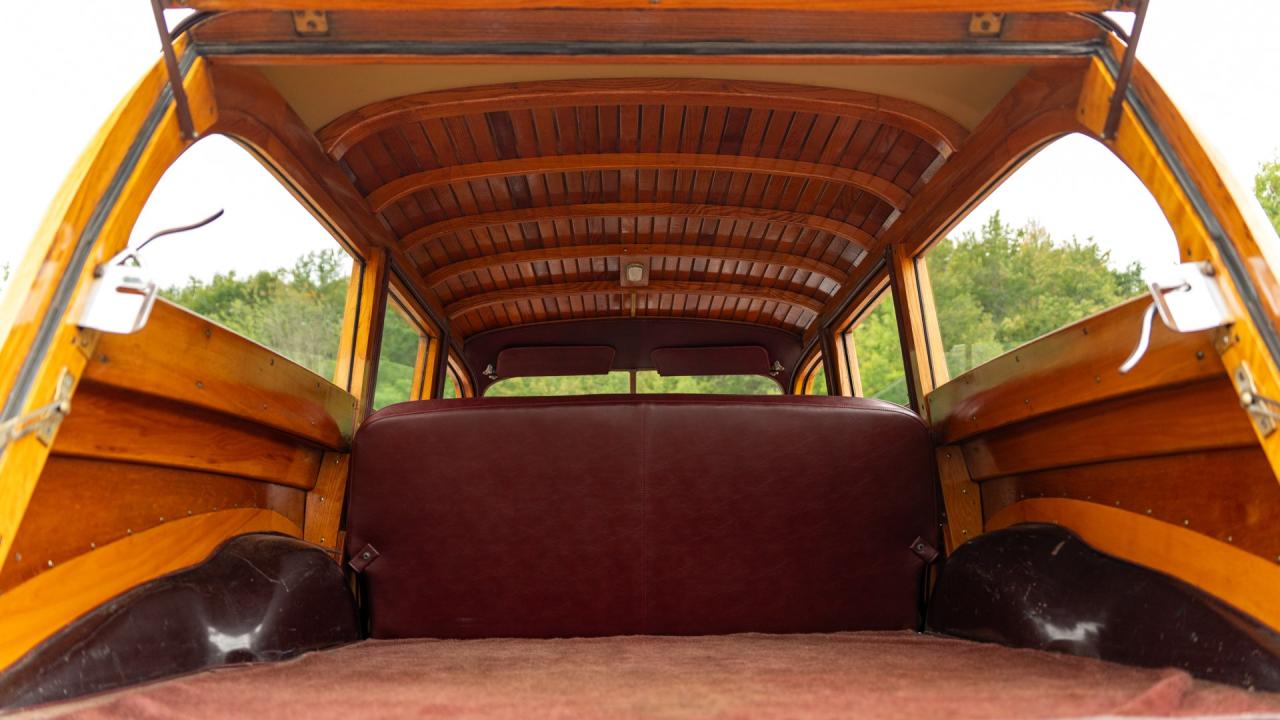 1946 Pontiac Eight De Luxe Streamliner Station Wagon