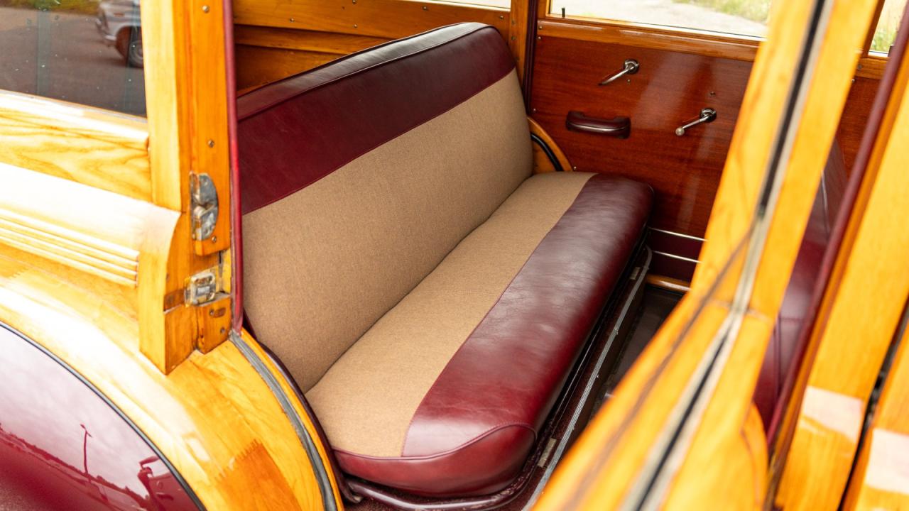 1946 Pontiac Eight De Luxe Streamliner Station Wagon