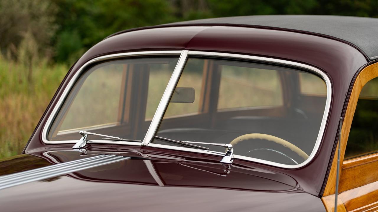 1946 Pontiac Eight De Luxe Streamliner Station Wagon