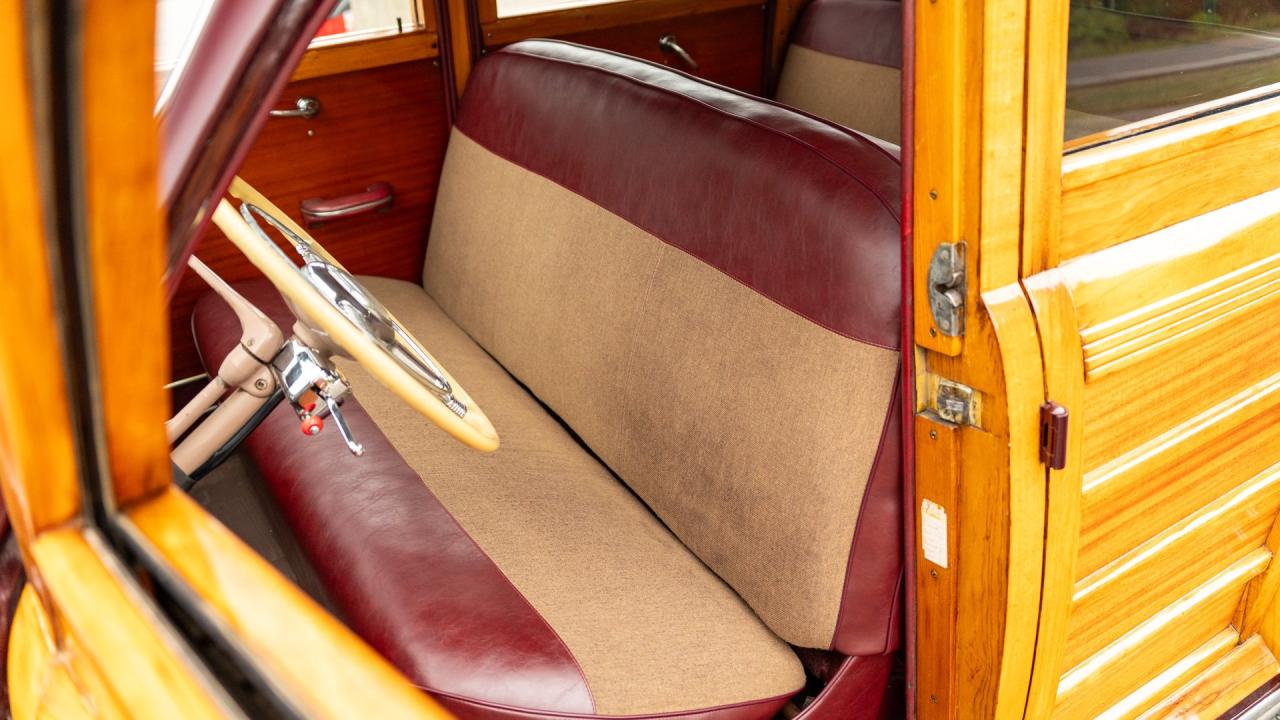 1946 Pontiac Eight De Luxe Streamliner Station Wagon