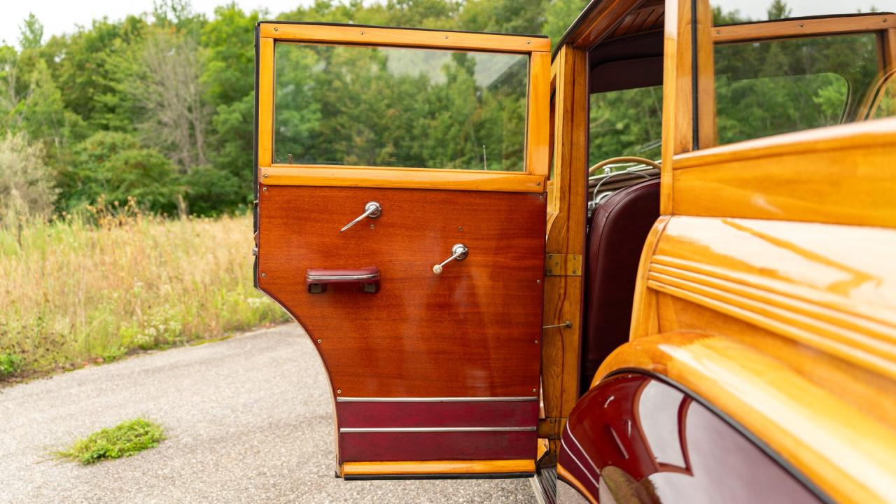1946 Pontiac Eight De Luxe Streamliner Station Wagon