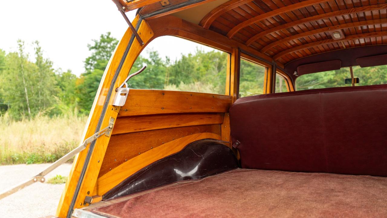 1946 Pontiac Eight De Luxe Streamliner Station Wagon