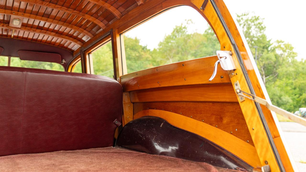 1946 Pontiac Eight De Luxe Streamliner Station Wagon