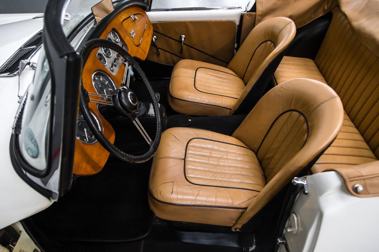 1961 Daimler SP250