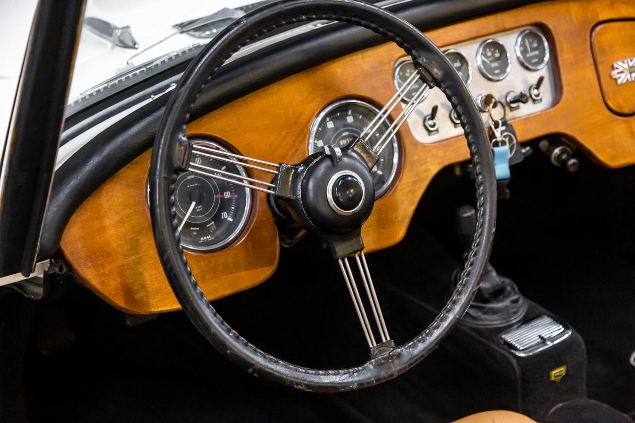 1961 Daimler SP250