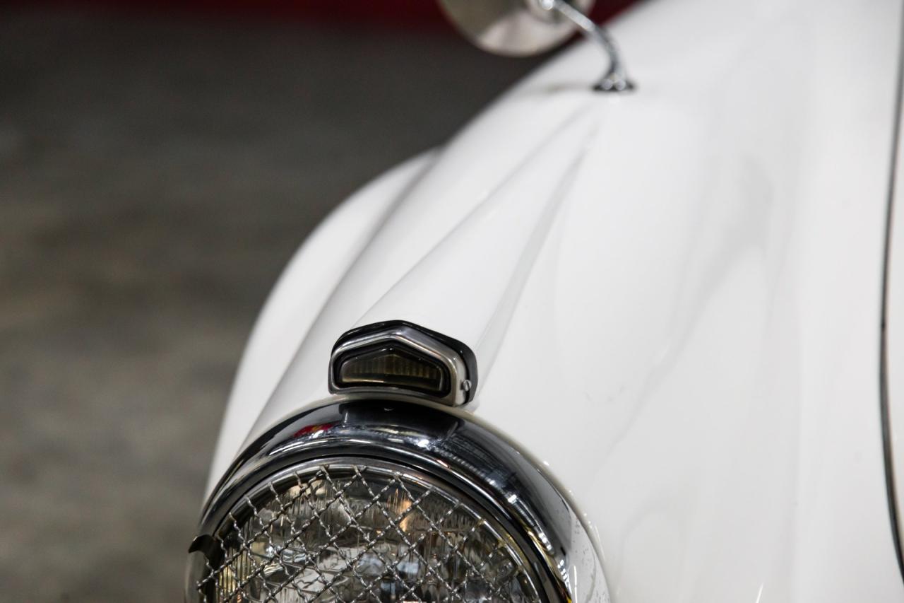 1961 Daimler SP250