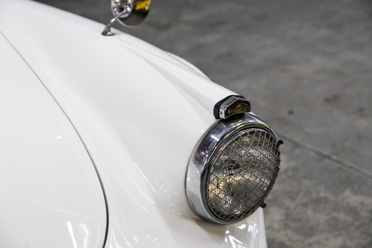 1961 Daimler SP250