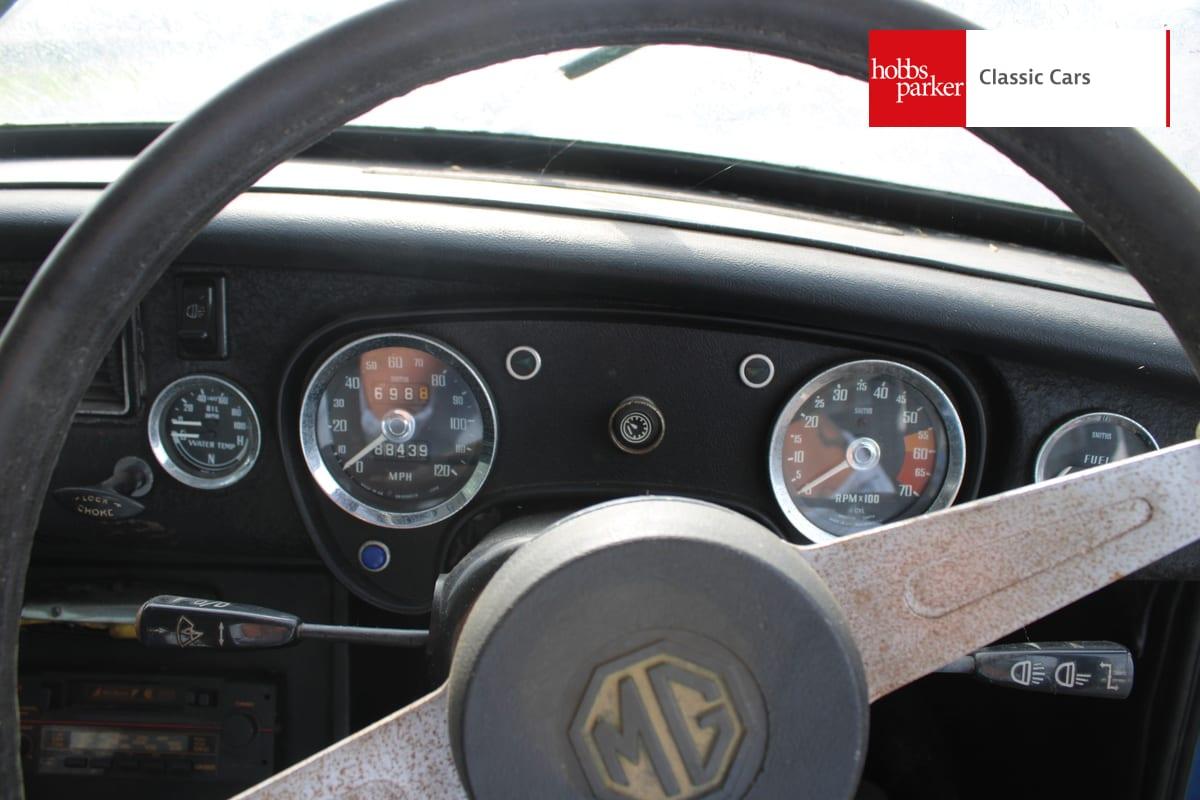 1975 MG B GT