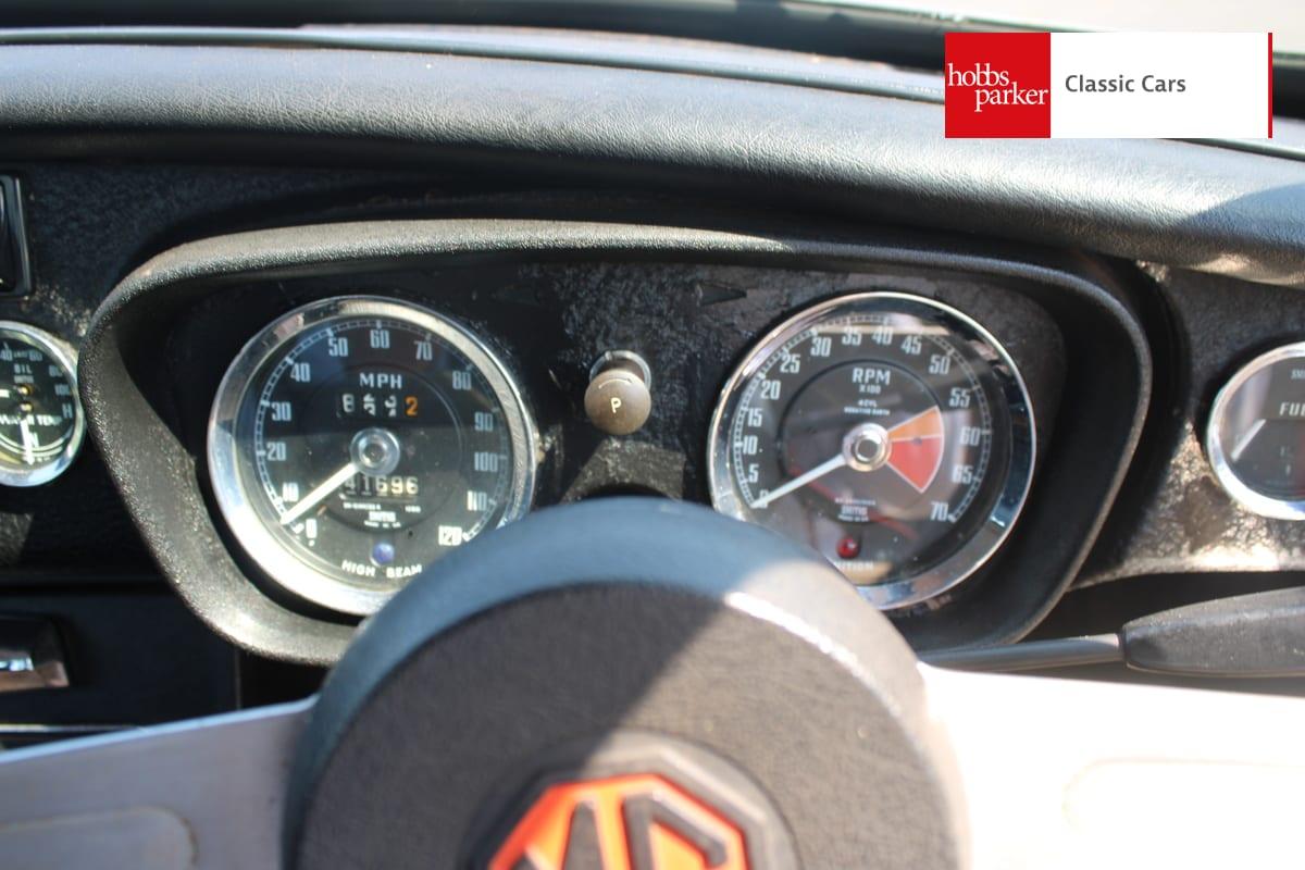1974 MG B GT