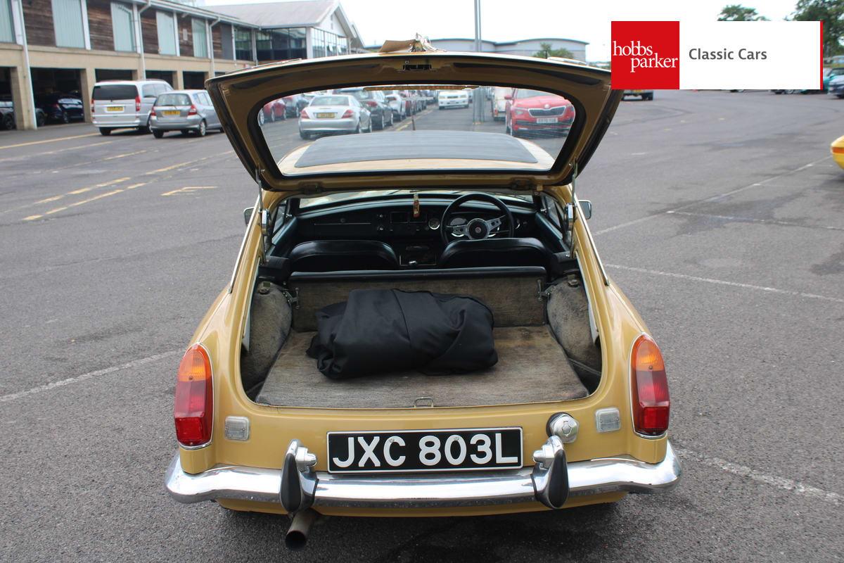 1972 MG B GT V8