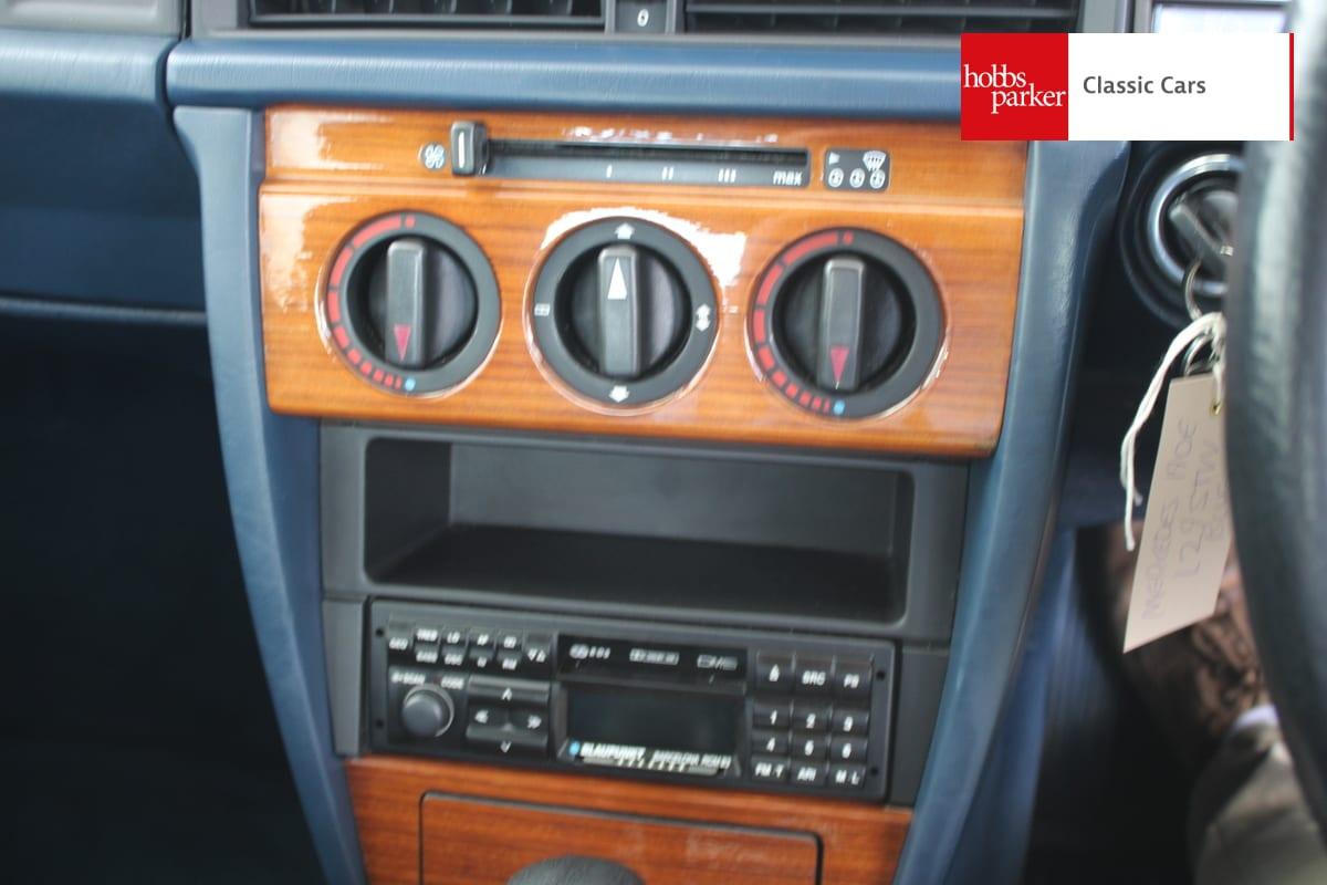 1994 Mercedes - Benz 190E AUTO