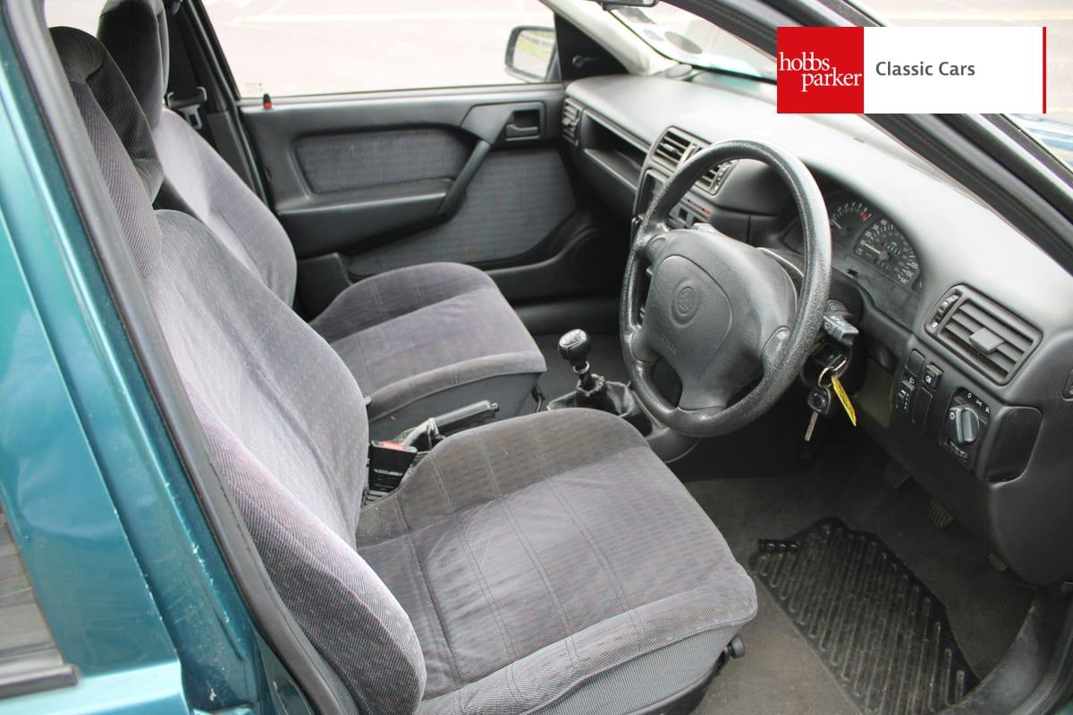 1995 Vauxhall CAVALIER LS 1.8