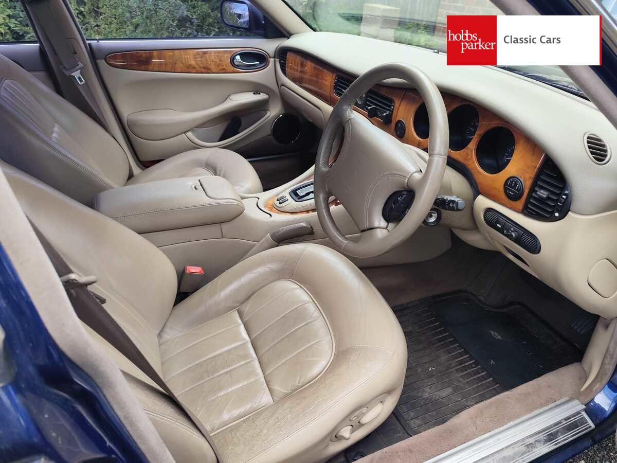 2000 Jaguar XJ8 AUTO