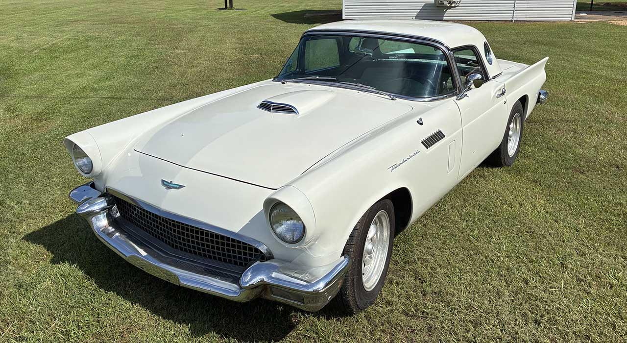 1957 Ford Thunderbird