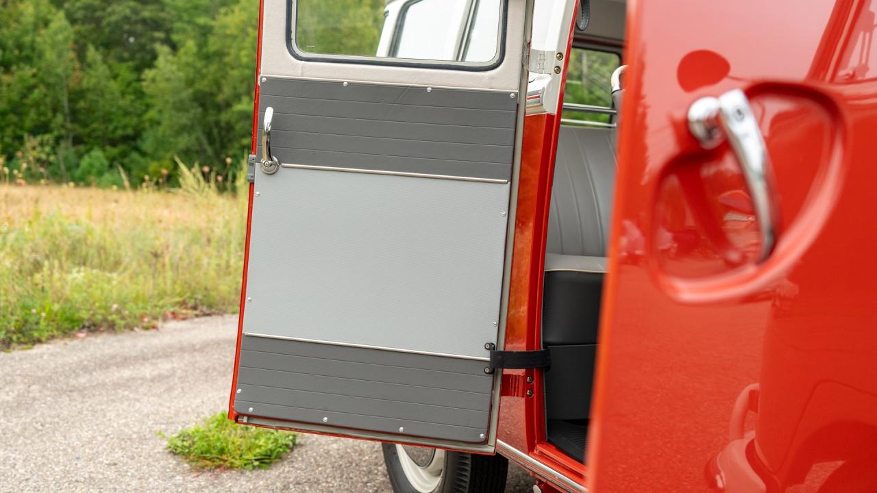 1961 Volkswagen 1961 Volkswagen Micro Bus De Luxe &lsquo;23-Window' Samba