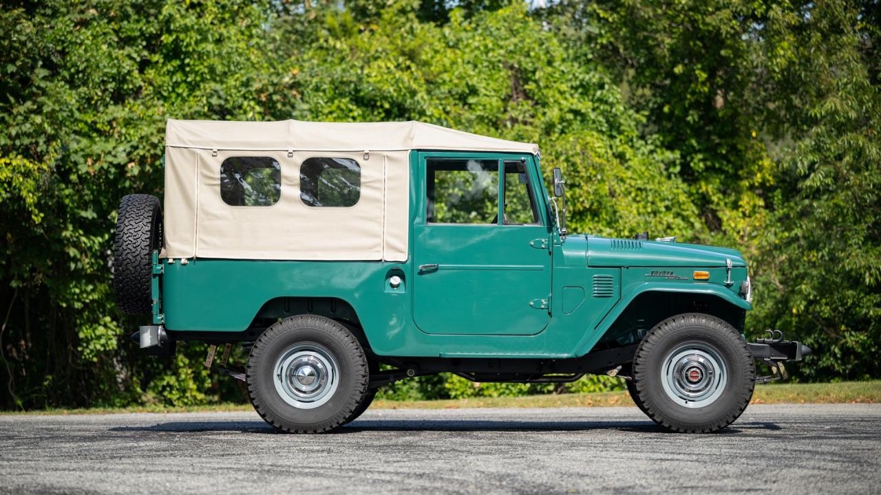 1972 Toyota Land Cruiser FJ43 Soft-Top
