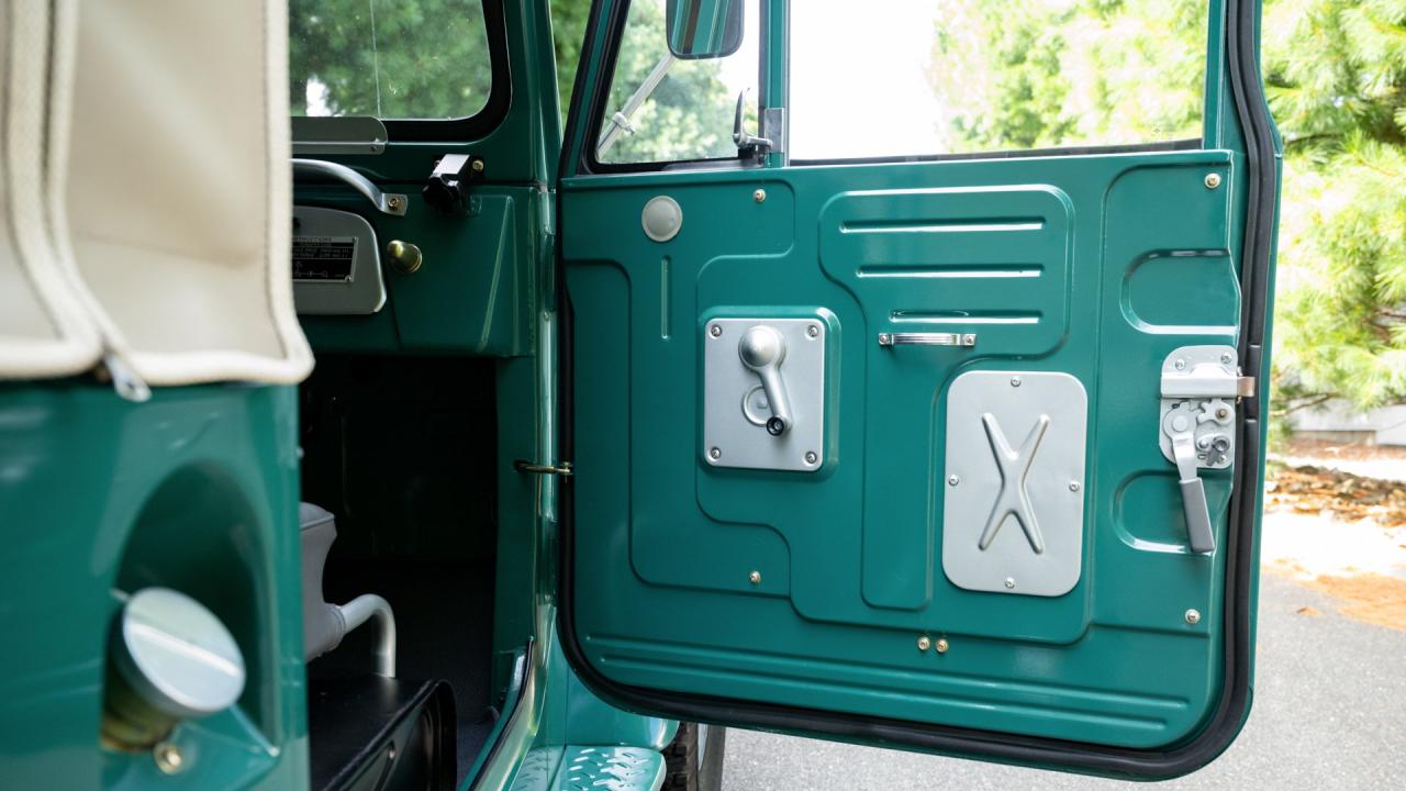 1972 Toyota Land Cruiser FJ43 Soft-Top