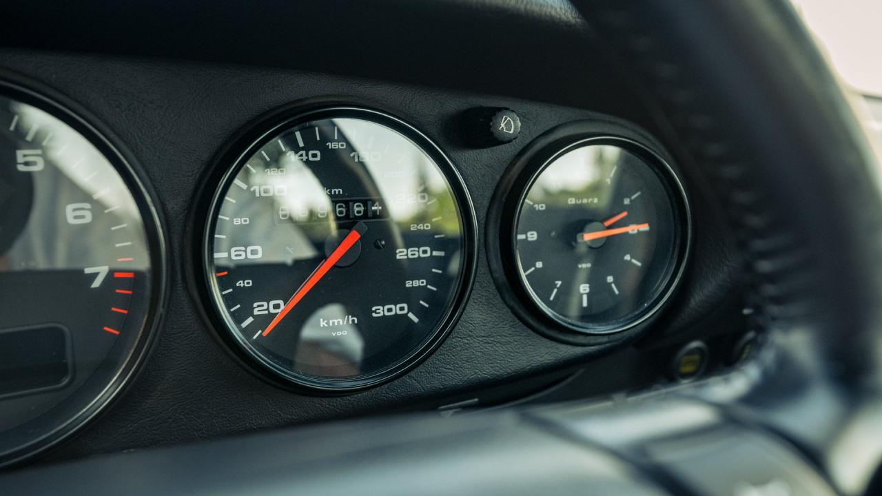 1993 Porsche 911 Carrera 2 Coupe