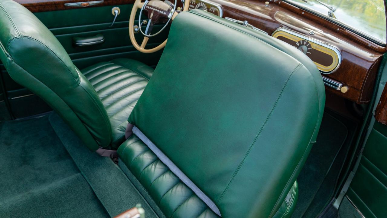 1942 Oldsmobile Custom Eight Cruiser Convertible Coupe