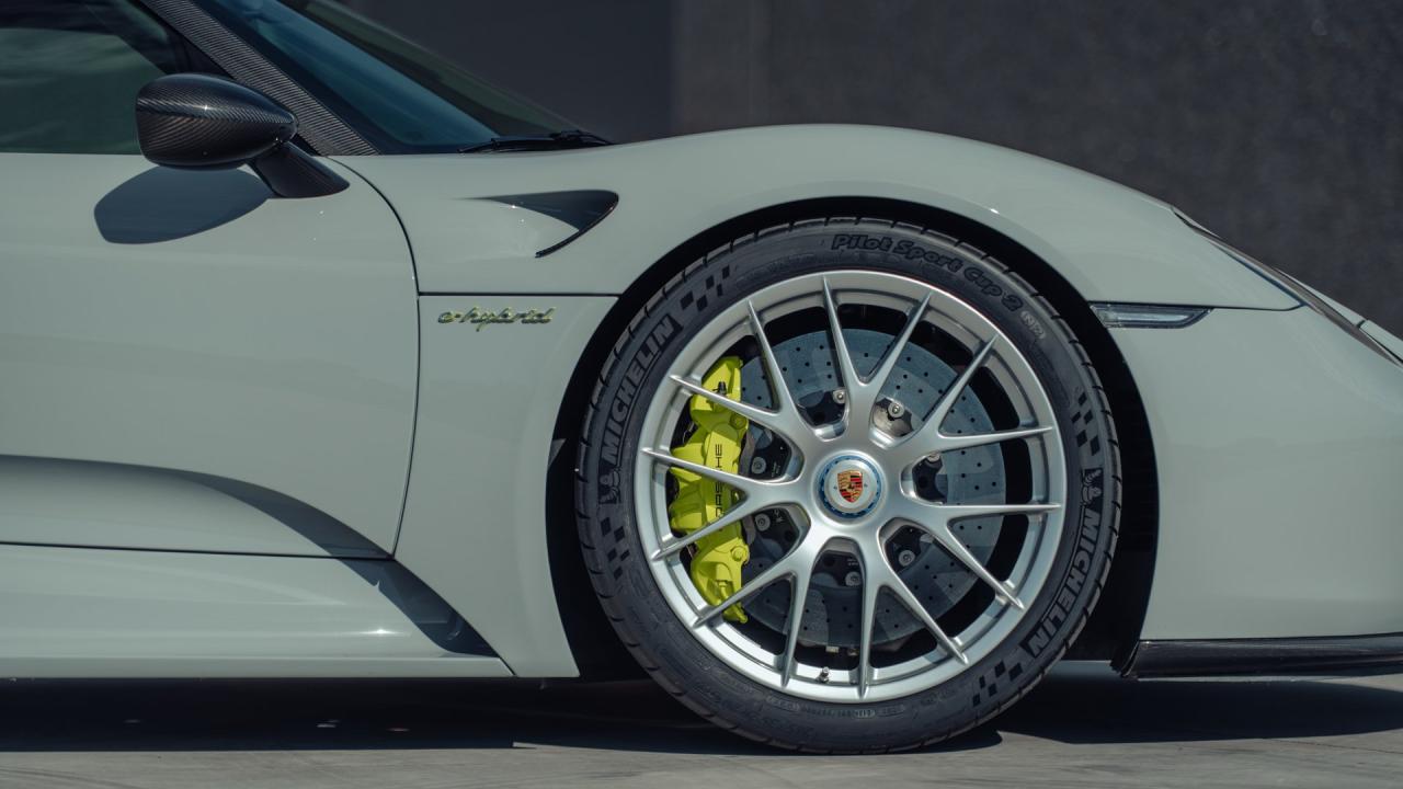 2015 Porsche 918 Spyder Weissach Package