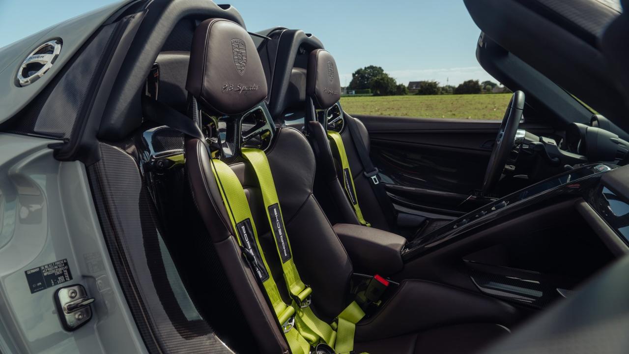2015 Porsche 918 Spyder Weissach Package