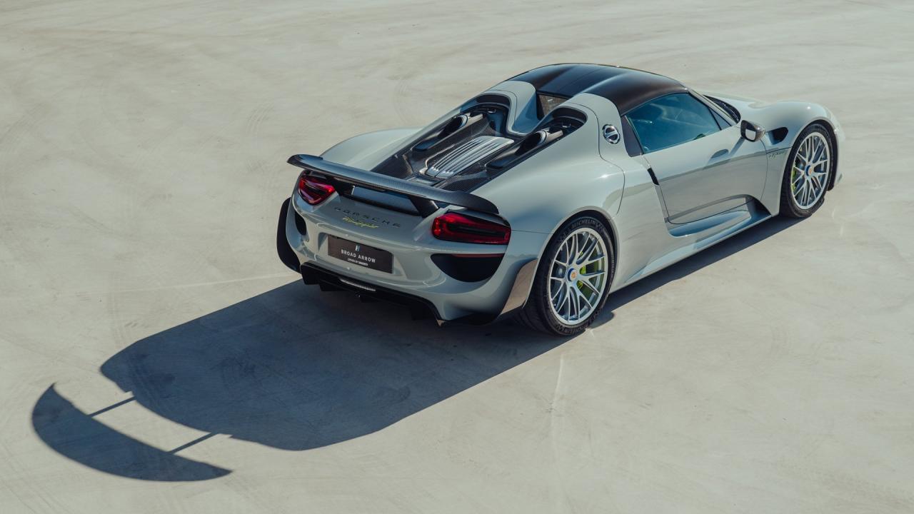2015 Porsche 918 Spyder Weissach Package