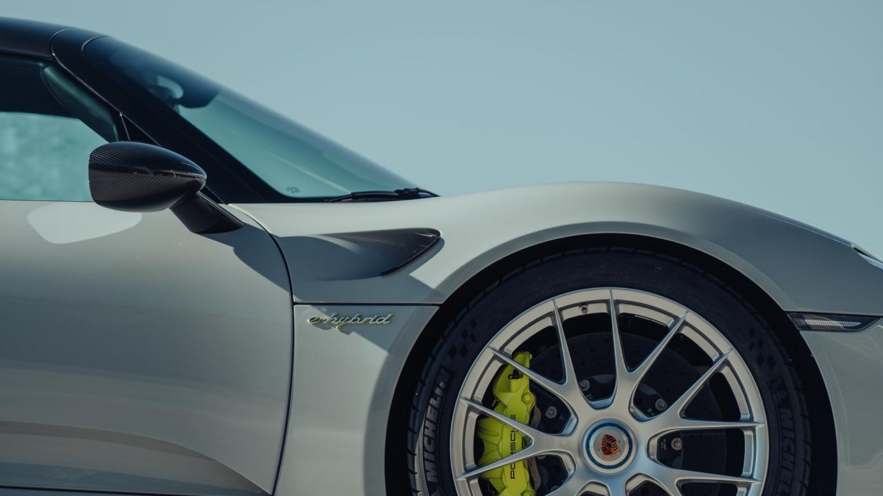 2015 Porsche 918 Spyder Weissach Package