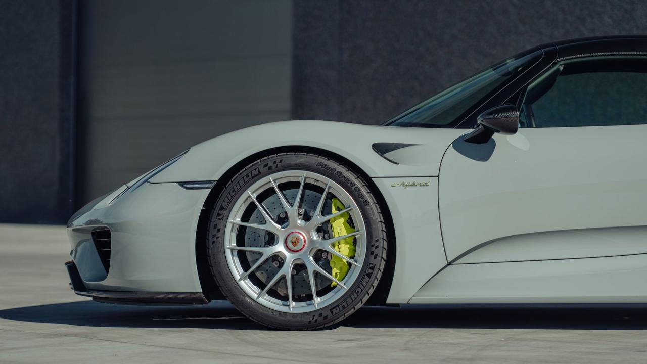 2015 Porsche 918 Spyder Weissach Package