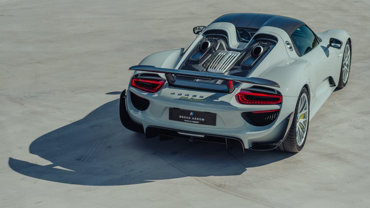 2015 Porsche 918 Spyder Weissach Package