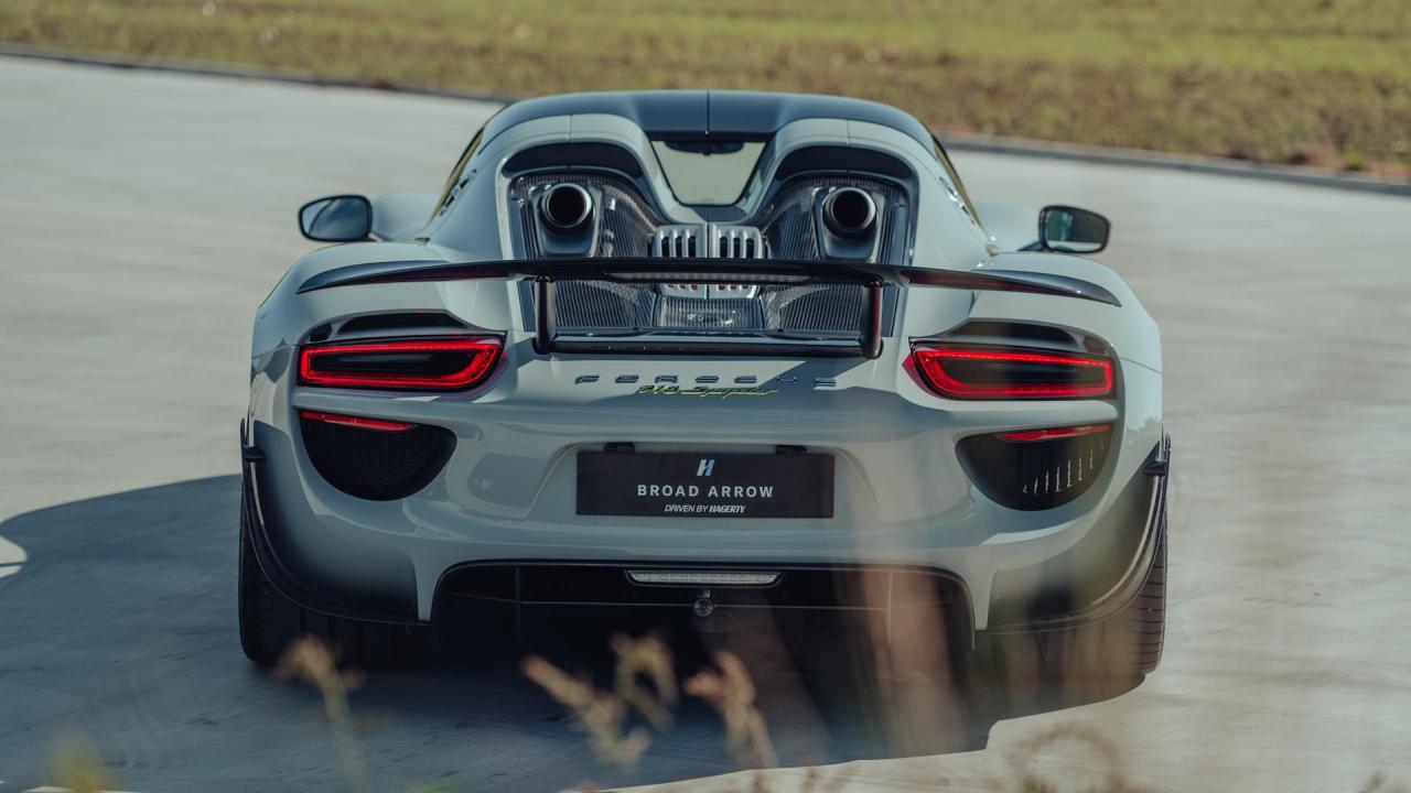 2015 Porsche 918 Spyder Weissach Package