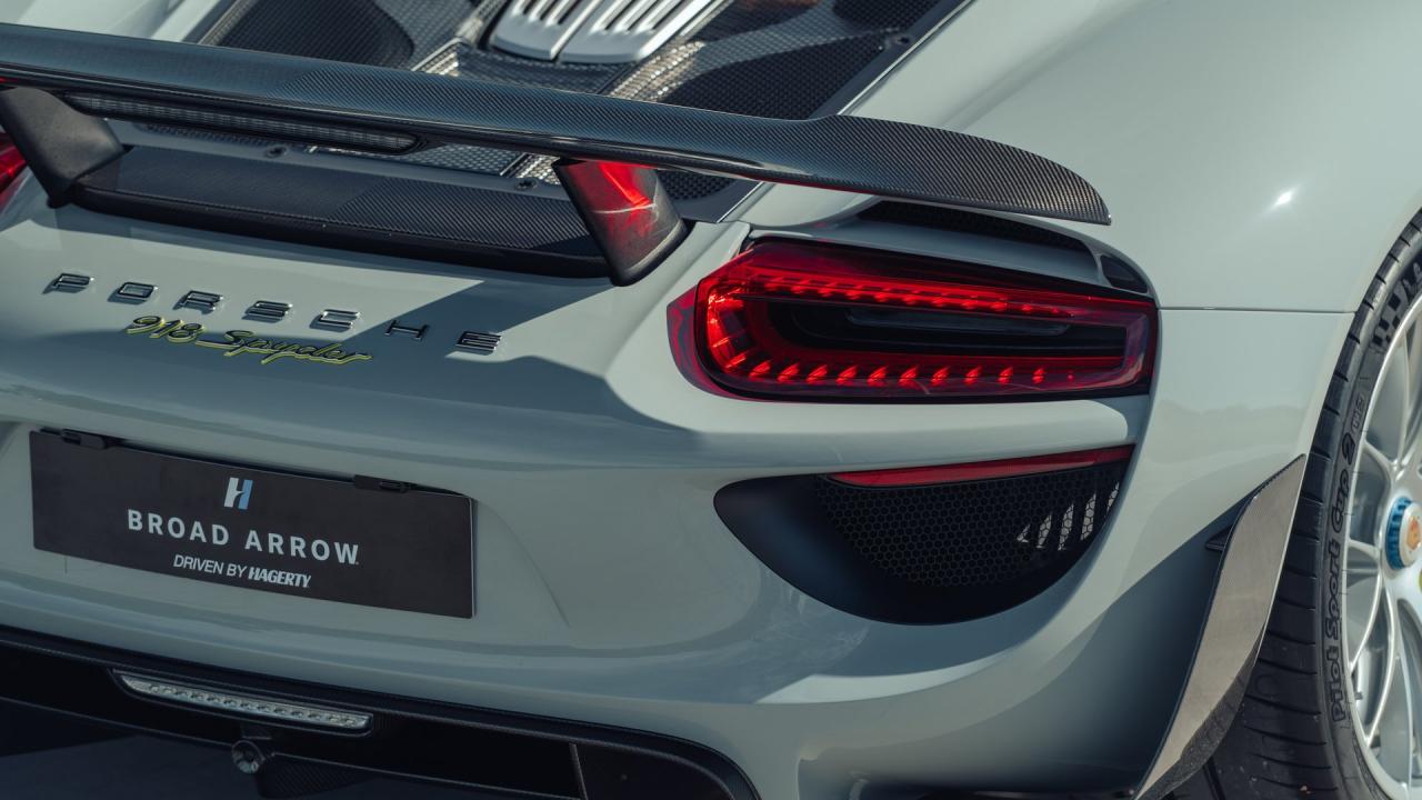 2015 Porsche 918 Spyder Weissach Package