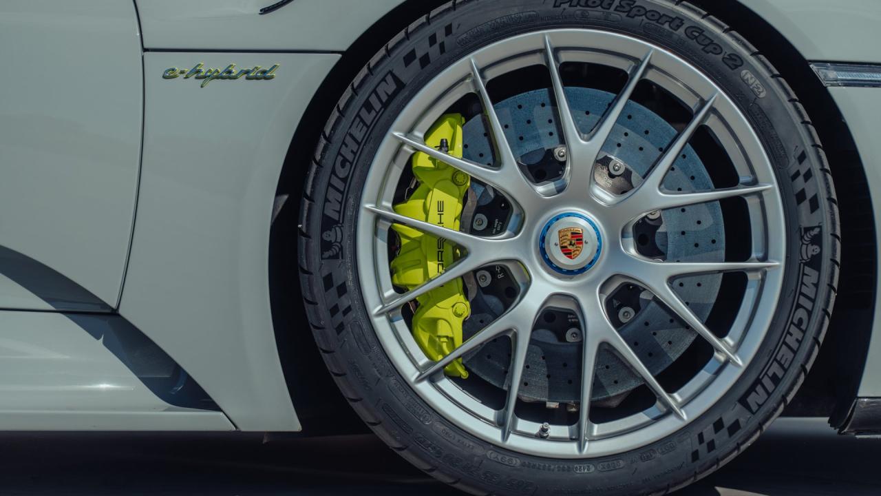 2015 Porsche 918 Spyder Weissach Package