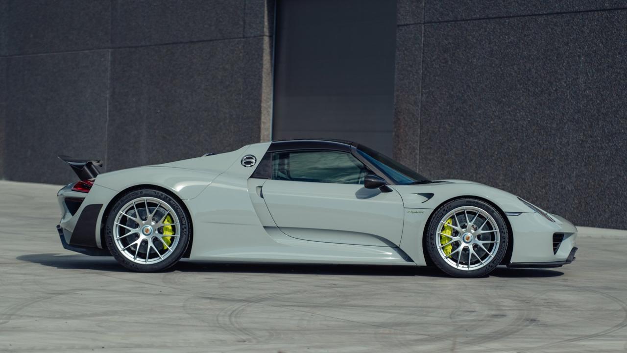 2015 Porsche 918 Spyder Weissach Package