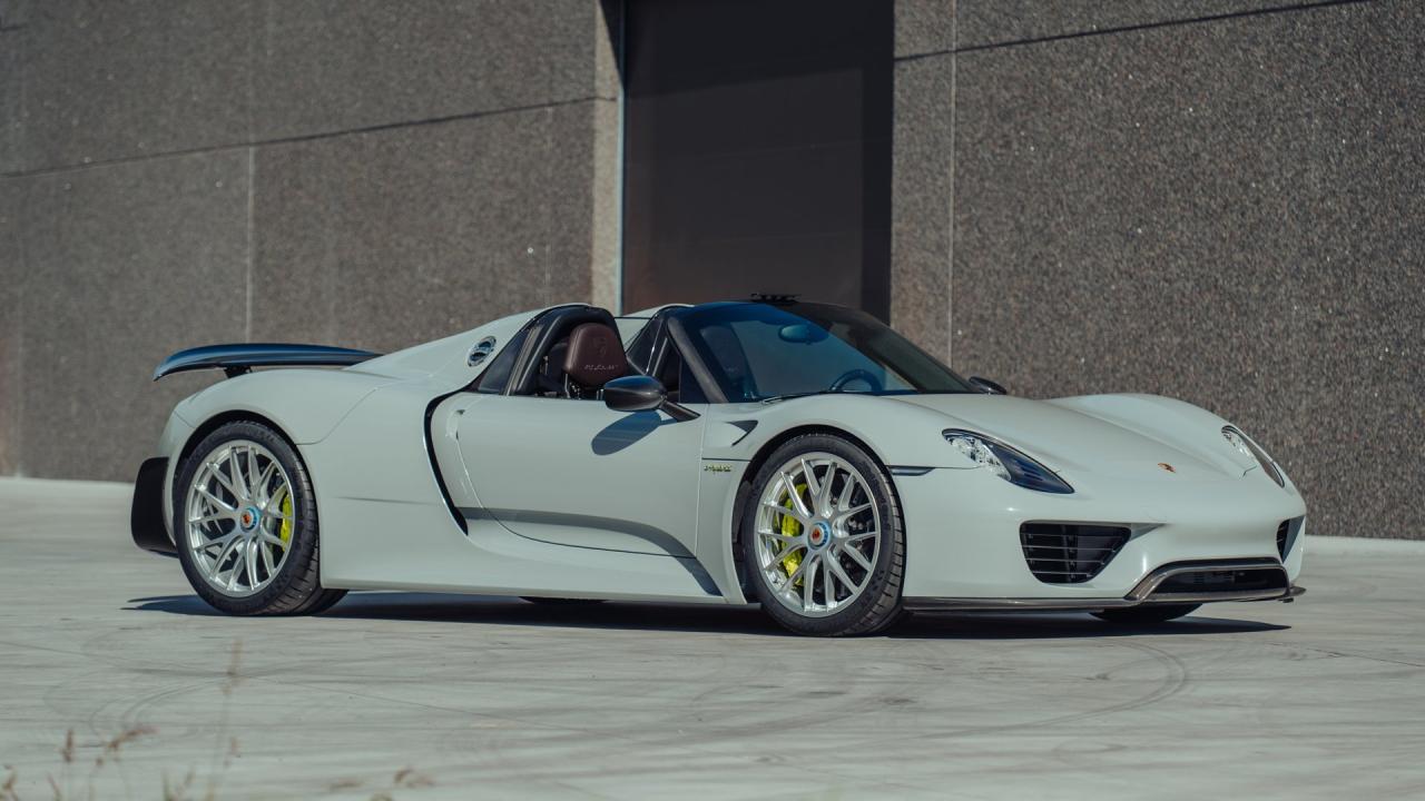 2015 Porsche 918 Spyder Weissach Package