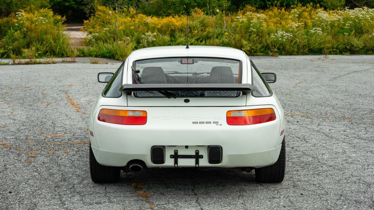 1989 Porsche 928 S4