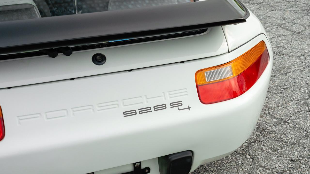 1989 Porsche 928 S4